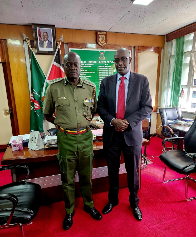 Privatization Commission Pays Courtesy Call on Prisons Boss